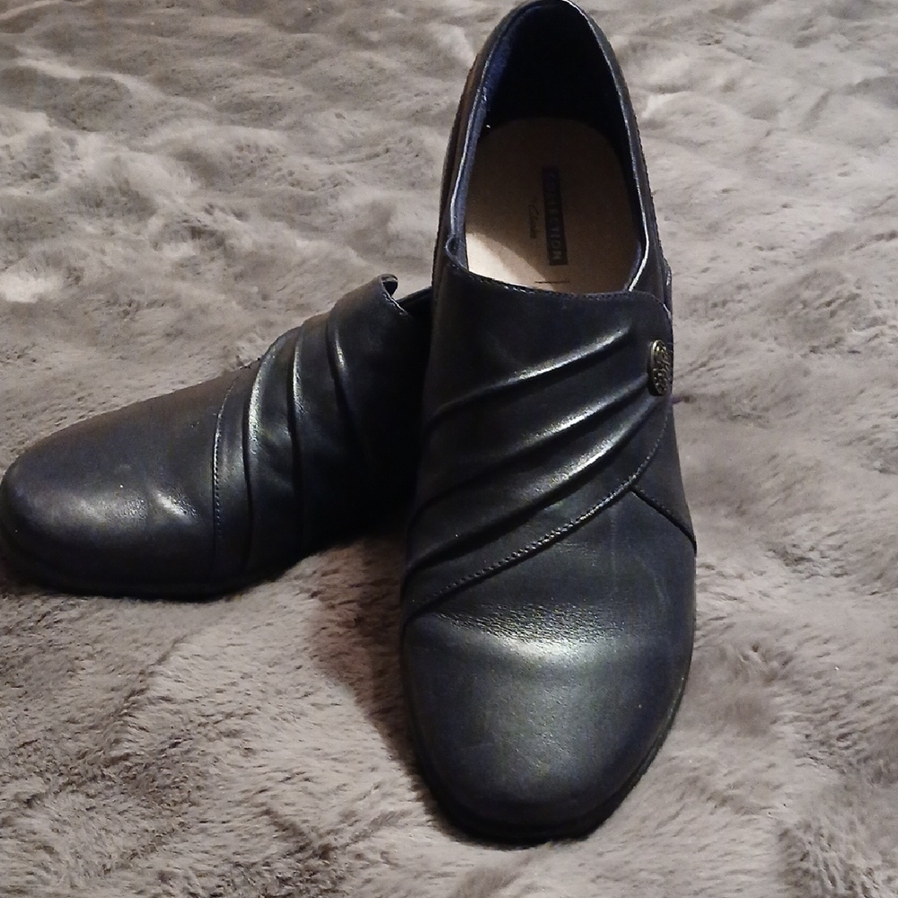 Clarks Womans Black Leather Loafers